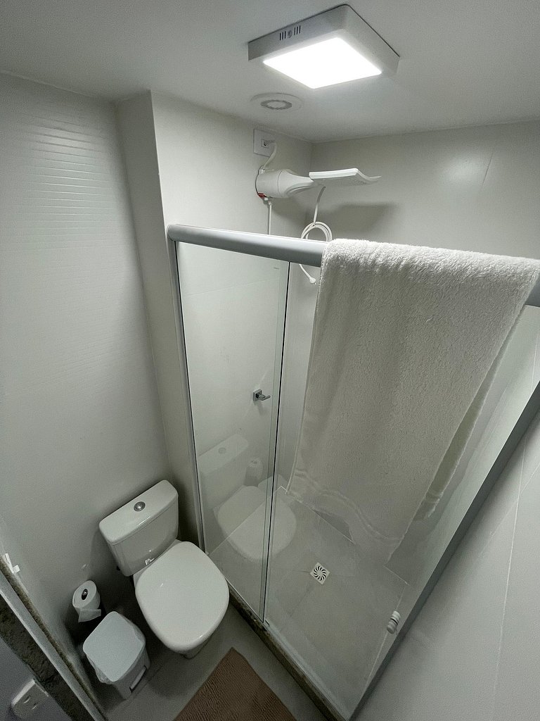 Studio Moderno em Vila Velha - Ed. Infinity by Housi - 2005