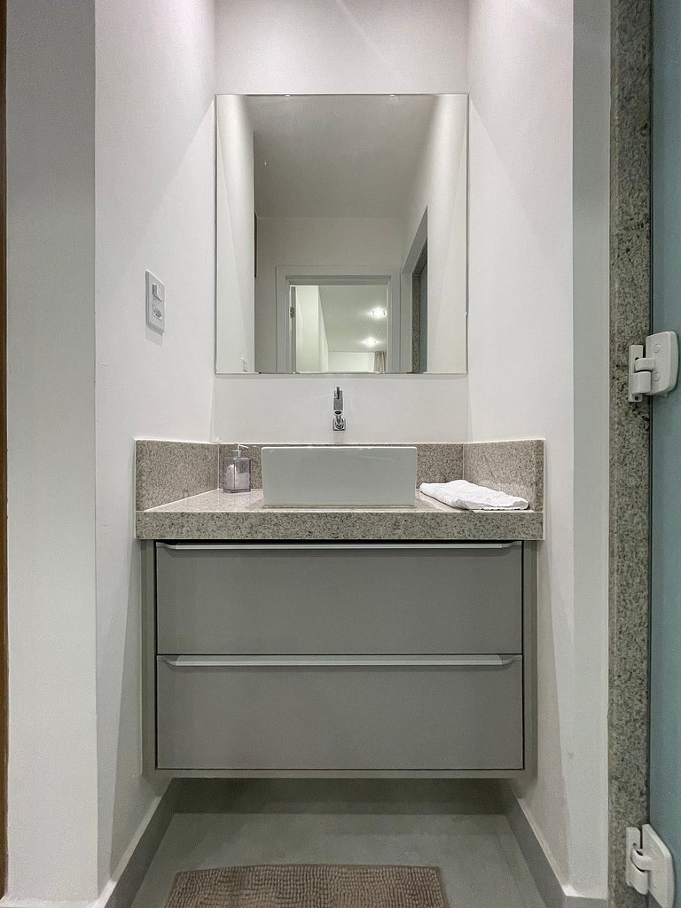 Studio Moderno em Vila Velha - Ed. Infinity by Housi - 2005