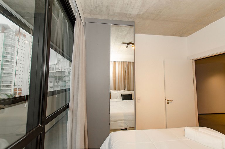 Apto Moderno 2 Quartos nos Jardins by Housi